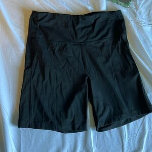 Athleta ultimate stash pocket 7” shorts